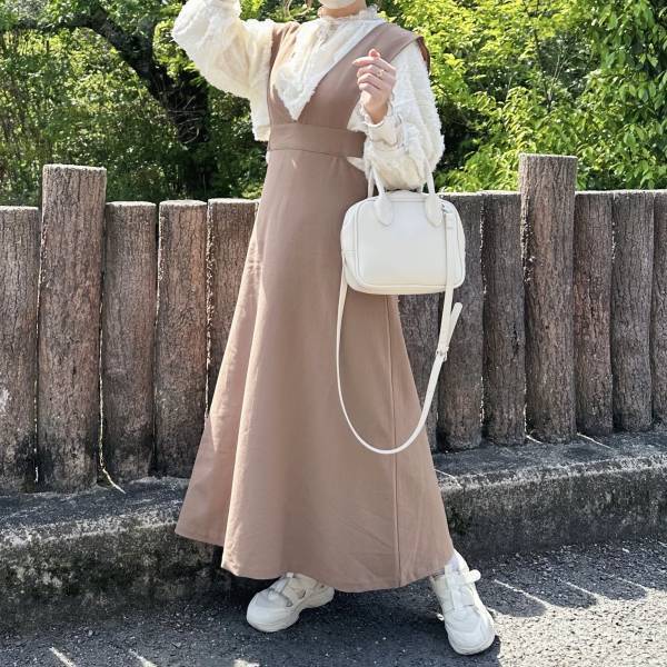 あなたは持ってる？1足あればこれからの時期使える！メインにもアクセントにも♡”ベルト付きスニーカーコーデ”