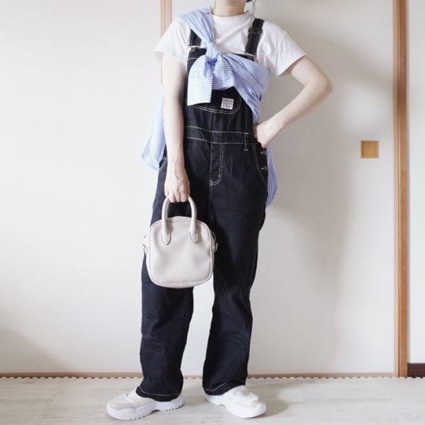 あなたは持ってる？1足あればこれからの時期使える！メインにもアクセントにも♡”ベルト付きスニーカーコーデ”