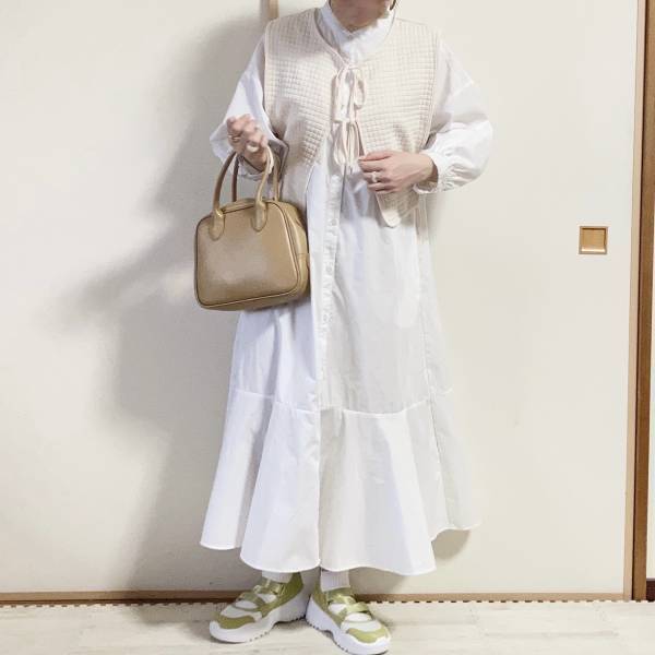 あなたは持ってる？1足あればこれからの時期使える！メインにもアクセントにも♡”ベルト付きスニーカーコーデ”