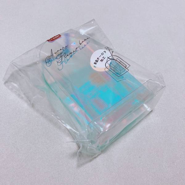 絶妙なオーロラカラー♡「とにかく可愛すぎる」「優秀な神アイテム」【Seria】”オーロラフラワーベース”