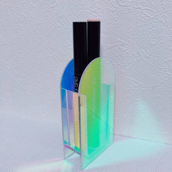 絶妙なオーロラカラー♡「とにかく可愛すぎる」「優秀な神アイテム」【Seria】”オーロラフラワーベース”