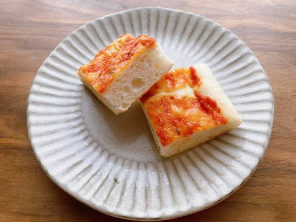 もっちり食感♡「ボリューム満点」で「コスパばっちり」【セブンイレブン】”もちっとフォカッチャピザソース”