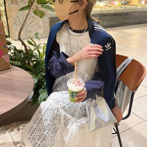 実は、じわじわキテる♡【3COINS】おしゃれさんがこぞって購入！「シルバーバッグ」