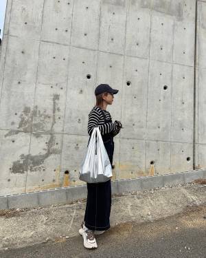 実は、じわじわキテる♡【3COINS】おしゃれさんがこぞって購入！「シルバーバッグ」