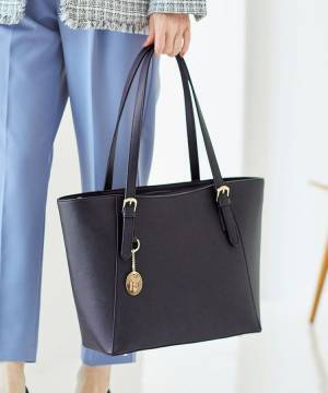 実はこれ、【ハニーズ】なんです♡ カラバリ豊富！ オンオフ使える「A4バッグ」