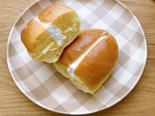 「ふんわり食感♡」「大満足間違いなし」2種類のクリームがお得♡【ファミリーマート】”ふんわりロール（カスタード＆ホイップ）”