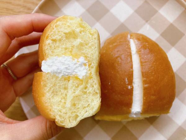 「ふんわり食感♡」「大満足間違いなし」2種類のクリームがお得♡【ファミリーマート】”ふんわりロール（カスタード＆ホイップ）”