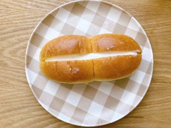 「ふんわり食感♡」「大満足間違いなし」2種類のクリームがお得♡【ファミリーマート】”ふんわりロール（カスタード＆ホイップ）”