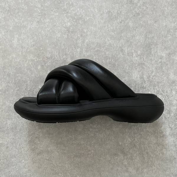 今年人気のぷくぷくサンダル！履くだけで今年っぽ♡【GU】可愛いだけじゃなく履き心地も◎”パフィークロスベルトサンダル”