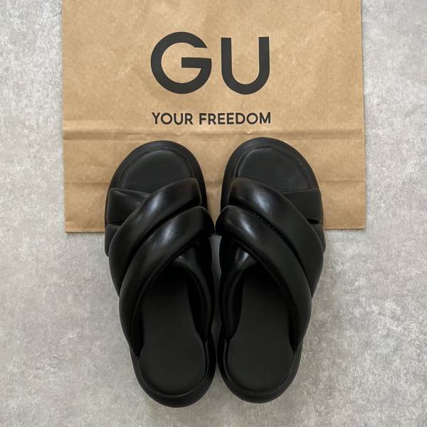 今年人気のぷくぷくサンダル！履くだけで今年っぽ♡【GU】可愛いだけじゃなく履き心地も◎”パフィークロスベルトサンダル”