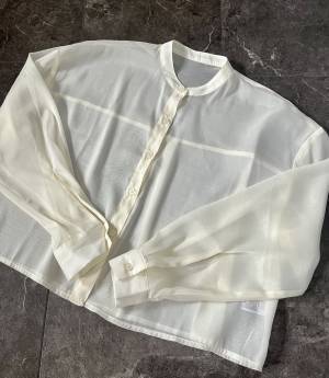 春におすすめ！「羽織るだけでワンランク上のコーディネートに」♡【Chacocloset】”シアースタンドカラーショート丈”