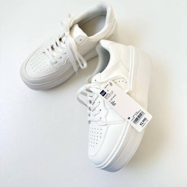 さすが【GU】だわぁ♡ この可愛さで”3000円以下”！「白スニーカー」が最高な件。