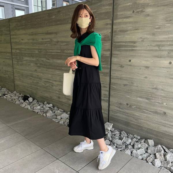 人気の理由、分かるわぁ♡【ユニクロ】可愛くて楽ちん！ 今すぐ買いたい「黒ワンピ」