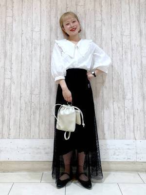 大きめフリルに、きゅんッ♡【ローリーズファーム】小顔効果も期待大♡「優勝ブラウス」