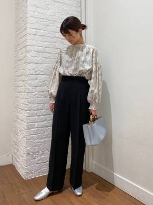 『二の腕、気になる』に終止符！【グローバルワーク】シワ軽減も嬉しい「ぽわん袖ブラウス」