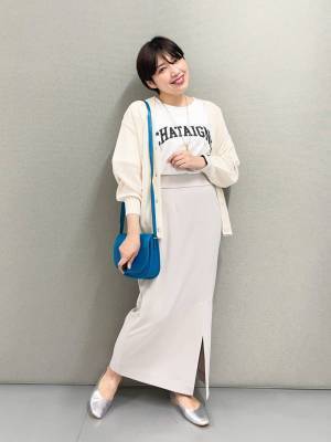 あ、絶対使えるやつだ♡【グローバルワーク】1枚でも重ね着でも◎ モノトーン「ロゴT」