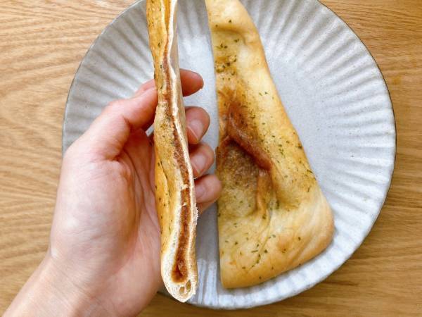 驚くほどもっちり食感♡「食べ応えばっちり」ランチにおすすめ！【ファミリーマート】”バターチキンカレーのナン”