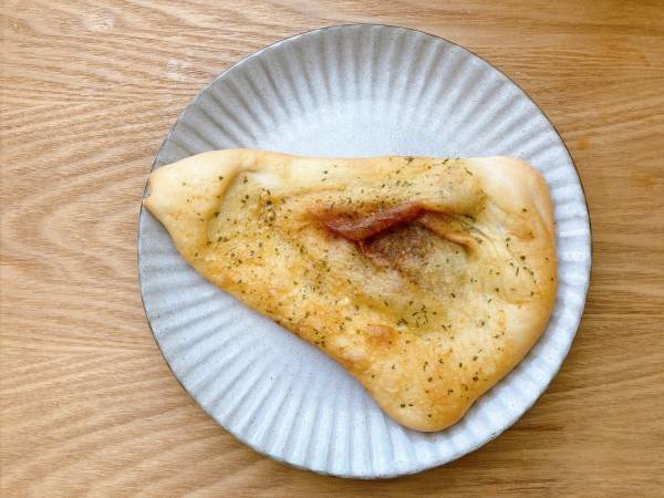 驚くほどもっちり食感♡「食べ応えばっちり」ランチにおすすめ！【ファミリーマート】”バターチキンカレーのナン”