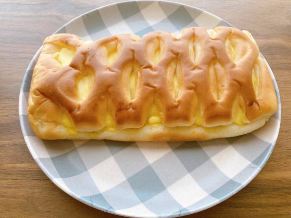 「ビックサイズ」で「食べ応え抜群」！！【ファミリーマート】ソフトなチーズクリームパンはコスパ◎