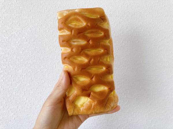 「ビックサイズ」で「食べ応え抜群」！！【ファミリーマート】ソフトなチーズクリームパンはコスパ◎