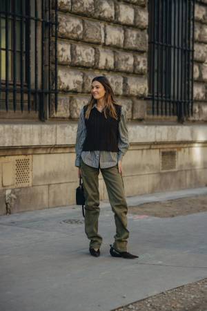 旬のニットジレでこなれスタイルに！ロンドン在住Itガール「カミーユ・シャリエール」のスタイルをチェック