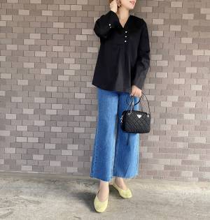 夏まで使える！「クシャっとなるところが可愛い」肌触りさらさら～【ZARA】の黒だけど爽やかシャツ！