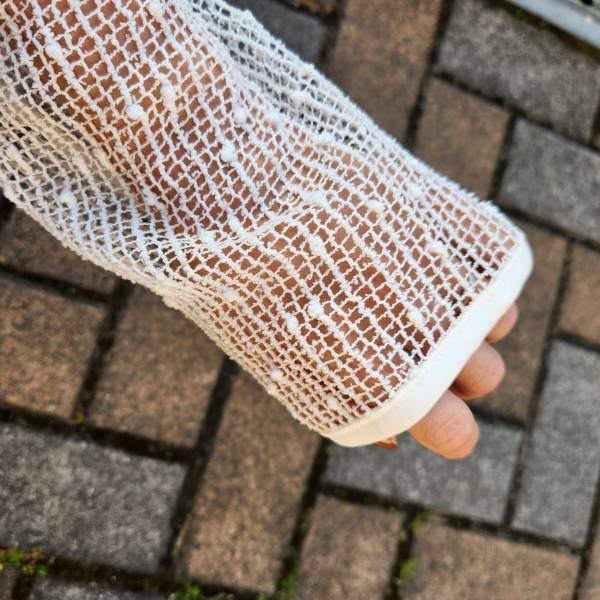 ランダムなドットデザインがおしゃれ！「嬉しいプチプラ」トレンドのメッシュトップスを【GRL】で発見！