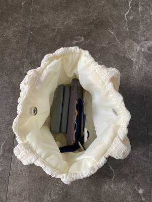 たった330円！「コーデを引き立たせてくれる」ダイソーの姉妹ブランド【threeppy】流行りのぽこぽこミニバッグ！