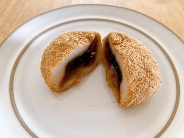 手軽に楽しめる韓国スイーツ！！ぷにぷに食感♡【セブンイレブン】きなこ餅インジョルミ黒蜜＆シナモン