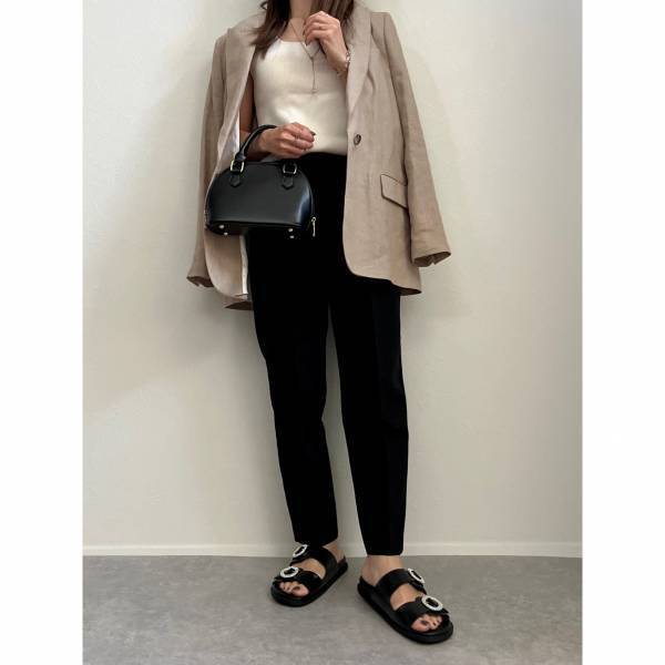 夏に大活躍！！ラインストーンが「可愛くてインパクトもある」【ZARA】履き心地も◎のサンダル