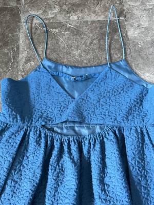 「毎回褒められる」”ワンピース”を見つけてしまった！！【Alleybywcloset】のフクレフラワーキャミドレスが「オススメ」です！！