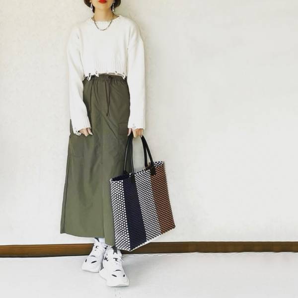 カジュアルからきれいめまで対応できるって本当？カーゴスカートの着回し術