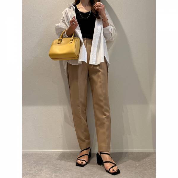 あなたはどう着る？おしゃれさんから学ぶ、白シャツの着こなし術