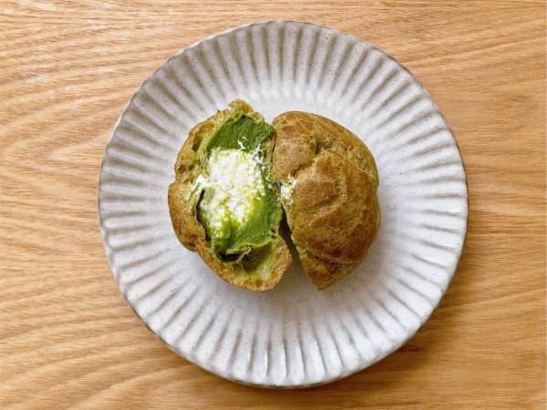 「本格派」な抹茶♡「ペロッと完食」【ファミマ】“宇治抹茶シュークリーム”が美味しい