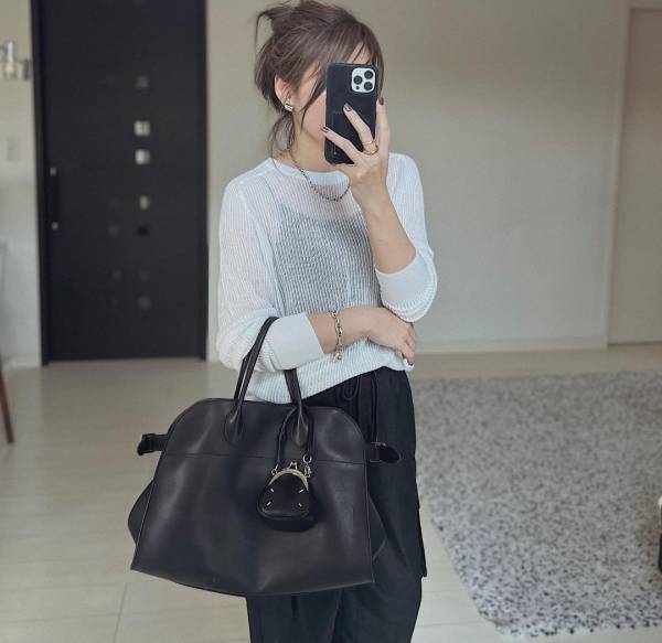 「お気に入りでよく着てます♡」【ZARA】の「着回しやすい」”シンプルトップス”2選