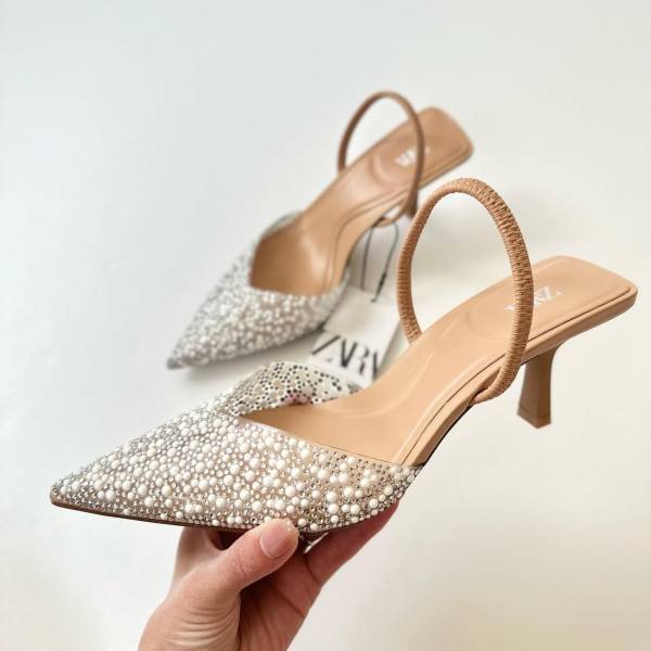 「たまらない美しさ」で「神すぎる」！！【ZARA】「一気におしゃれママに」なれちゃう！”キラキラヒール”に注目