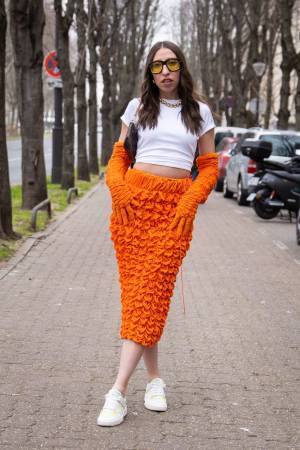 お手本は海外ファッショニスタ、シンプルTをモードに、大人っぽく着こなす5TIPS #02