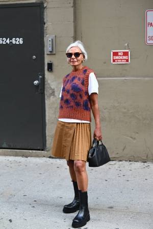 お手本は海外ファッショニスタ、シンプルTをモードに、大人っぽく着こなす5TIPS #02