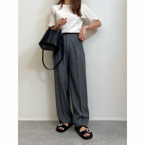 イロチ買いしちゃお～♡「シルエットもキレイ」【ユニクロ】“リブクルーネックT”が万能