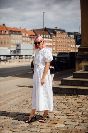 ONするだけで即今年顔になれる！ 海外ファッショニスも夢中のレディなヒールサンダル