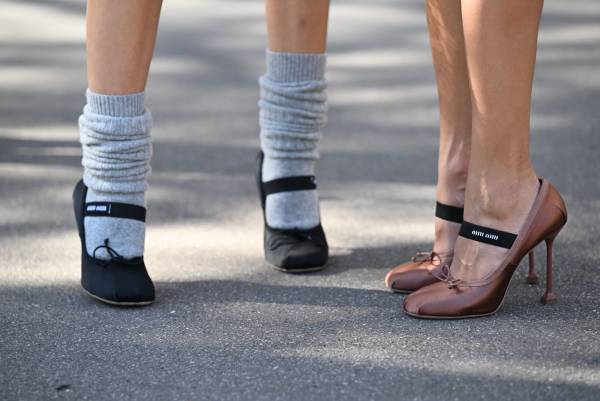 ONするだけで即今年顔になれる！ 海外ファッショニスも夢中のレディなヒールサンダル