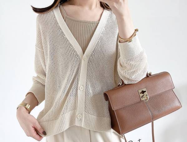 夏の羽織りは【ショート丈カーデ】に決まり！色別におすすめコーデを紹介。