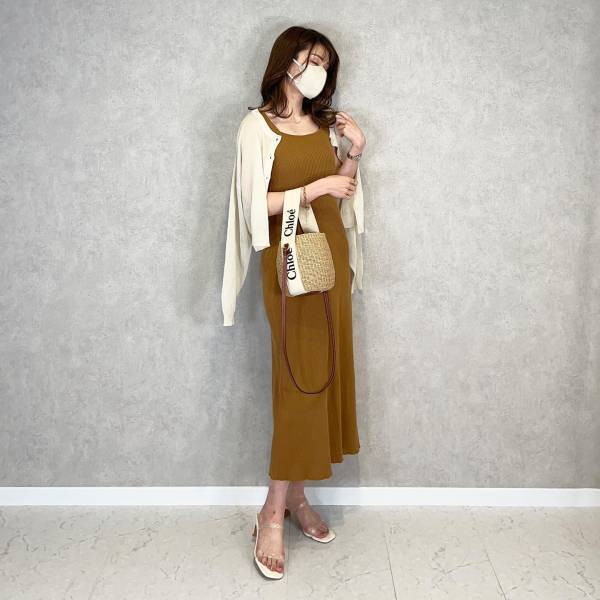 「美シルエット」で大満足♡【GU】マニアが絶賛！ 1枚あると超助かる（泣）「即戦力ワンピ」