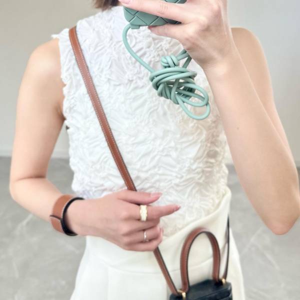 「スタメン確定」のおしゃれトップス！！「可愛さに衝撃」【ZARA】垢抜け”トップス”2選