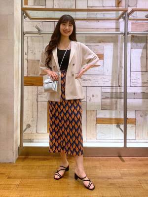 店員さんもリアルに購入！！【ローリーズファーム】腰回りもカバー◎ 「半袖ジャケット」が買い！