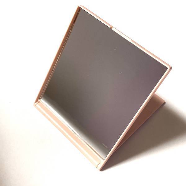 急げぇぇ！！「どこを探しても見つからない」【ダイソー】“クリーナー付ミラー”がすごい