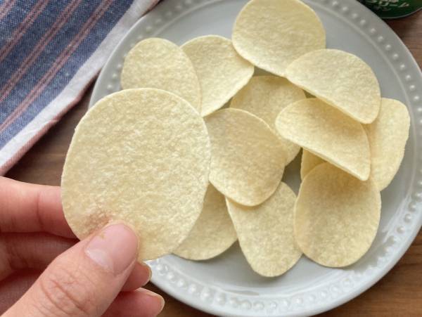 「ガツン」と「パンチ」を味わえるっ！！【セブンイレブン】プリングルズSの3倍濃厚サワークリーム＆オニオンは「危険なおいしさ」？！