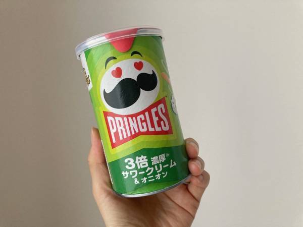 「ガツン」と「パンチ」を味わえるっ！！【セブンイレブン】プリングルズSの3倍濃厚サワークリーム＆オニオンは「危険なおいしさ」？！