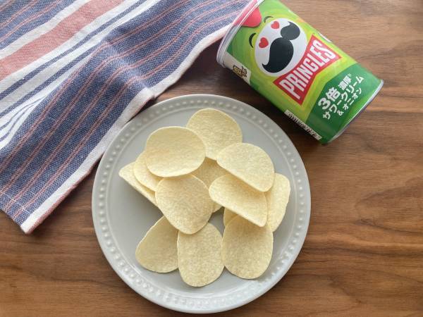 「ガツン」と「パンチ」を味わえるっ！！【セブンイレブン】プリングルズSの3倍濃厚サワークリーム＆オニオンは「危険なおいしさ」？！