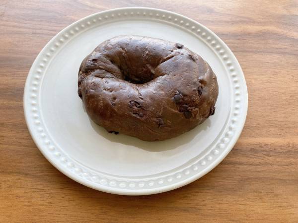 「むぎゅっと」がたまらん♡「もっちり噛み応え抜群◎」【ローソン】“ベーグル超チョコ”要チェック